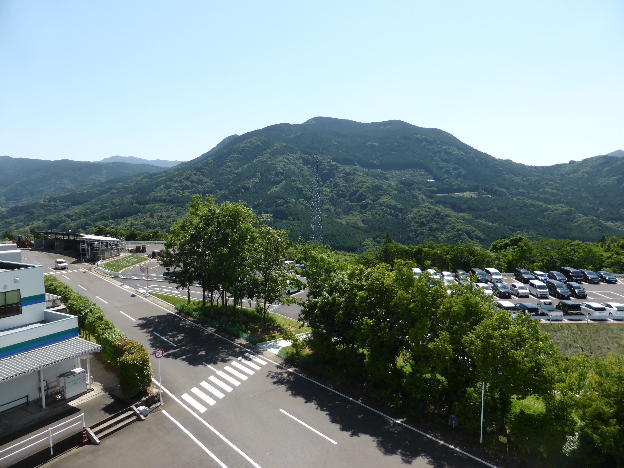 谷田工場西側駐車場